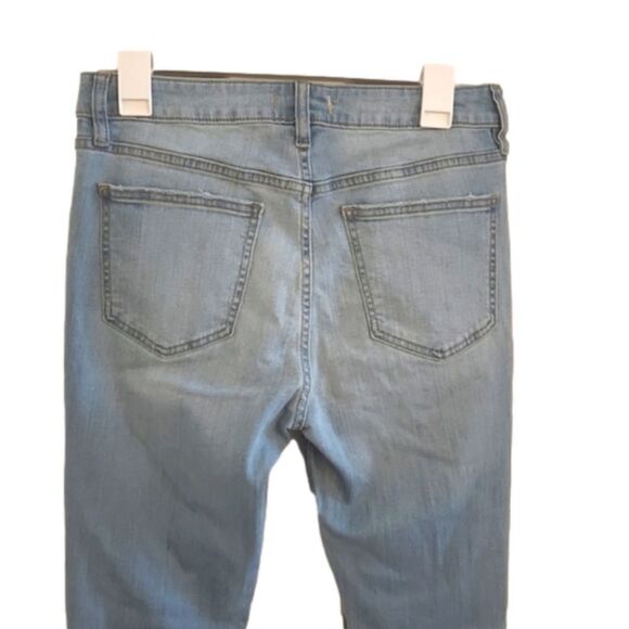 𝅺Juniors Oasis by Eunina cropped distressed lightwash jeans size 11 - Picture 7 of 9